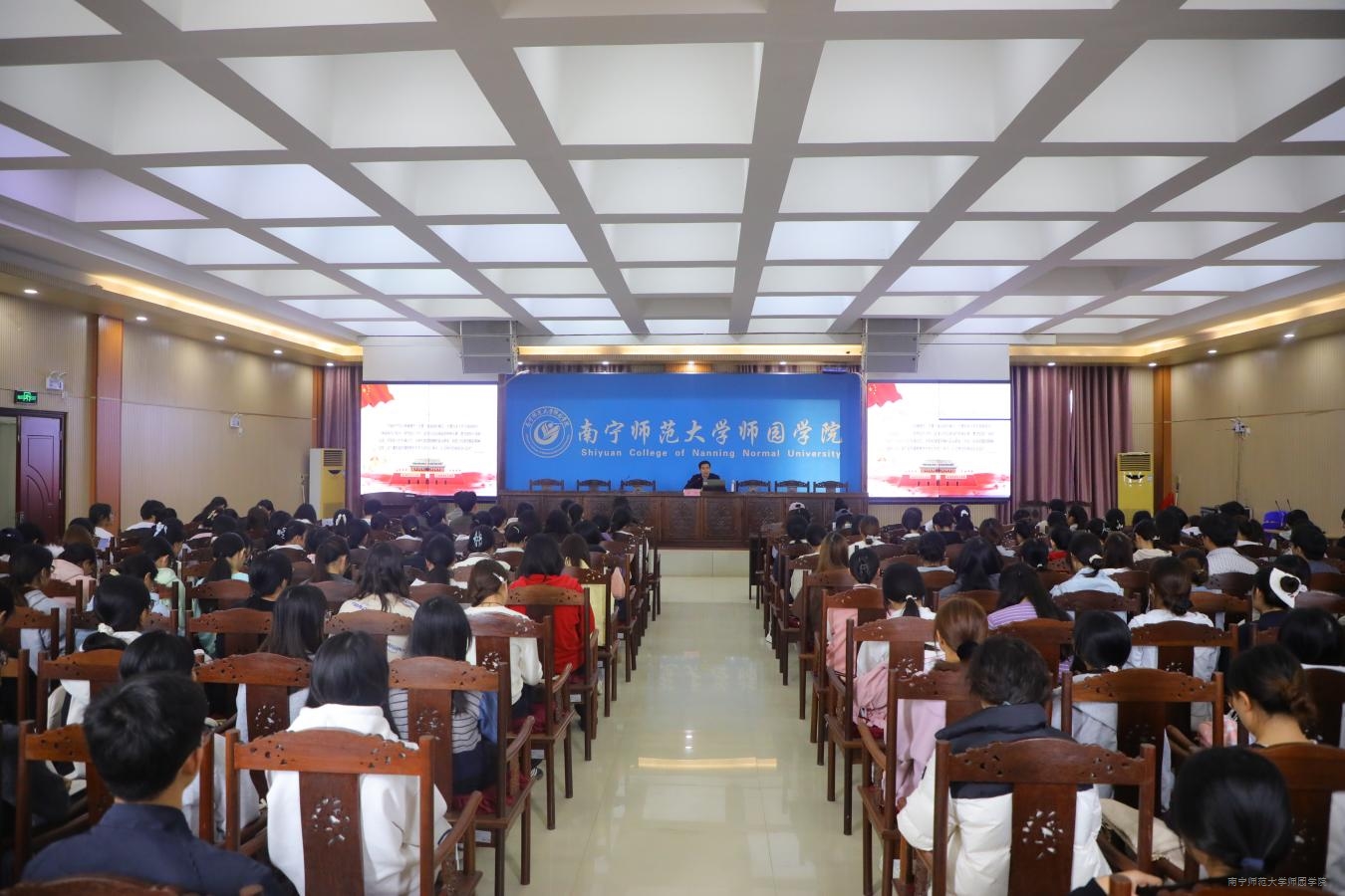 我校开展“中国共产党人精神谱系”宣讲会